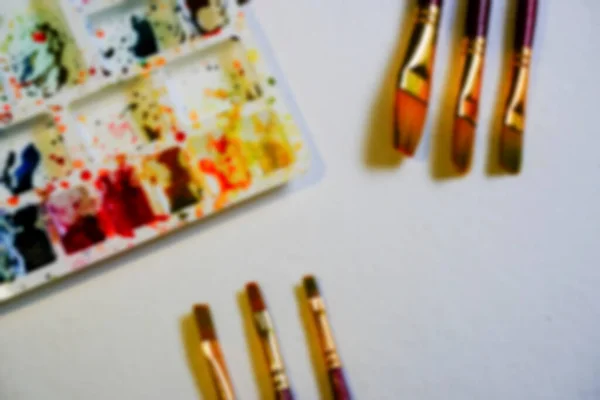 Suluboya Paletin Bulanık Görüntüsü Kopyalanmış Fırçalar Palette Canlı Renkler Kullanılıyor — Stok fotoğraf