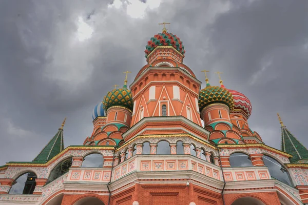 Domes Van Basilius Kathedraal Tegen Blauwe Lucht Een Bewolkte Dag — Stockfoto