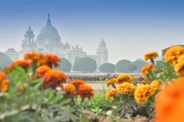Flowers and Victoria Memorial, Kolkata , India . A Historical Monument of Indian Architecture. It was built between 1906 and 1921 to commemorate Queen Victoria\'s 25 years reign in India.