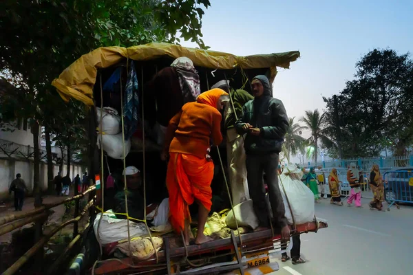 Kolkata Západní Bengálsko Indie Ledna 2020 Hinduističtí Oddaní Vystupují Náklaďák — Stock fotografie