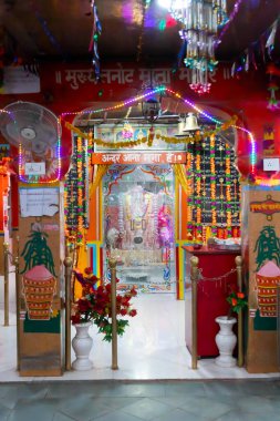 Jaisalmer, Rajasthan, Hindistan - 15 Ekim 2019: Hindistan Pakistan sınırındaki Tanot Mata Mandir 'de Tanot Tanrıçası Tanot. Hint Ordusu tarafından korunan antik tapınak..