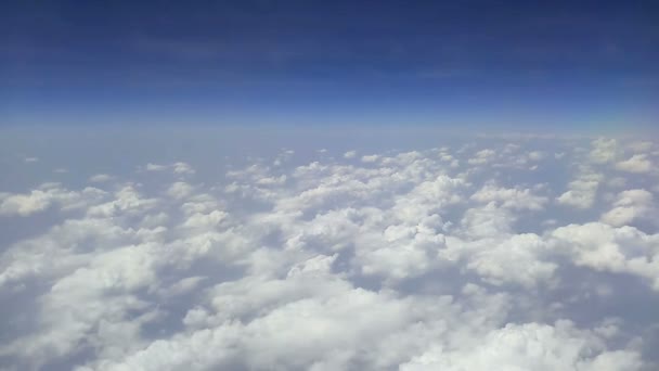 Céu Azul Com Nuvens Brancas Tiro Tirado Avião Imagens Estoque — Vídeo de Stock