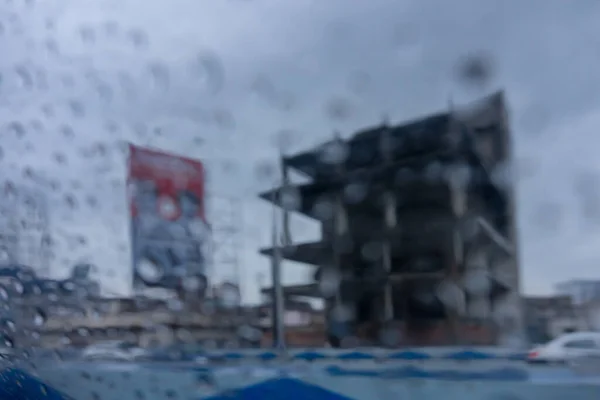 Gotas Lluvia Cayendo Sobre Vidrio Desenfoque Abstracto Imagen Stock Monzón — Foto de Stock