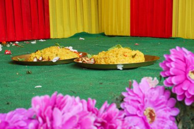 Tanrı 'nın idolü Jagannath, Balaram ve Suvodra' ya sunulan kutsal yemek. Ratha jatra festivali Hindistan 'da ünlü bir Hindu festivalidir. Howrah, Batı Bengal, Hindistan.