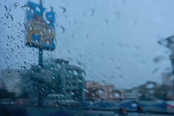 Gotas Lluvia Cayendo Sobre Vidrio Desenfoque Abstracto Imagen Stock Monzón — Foto de Stock