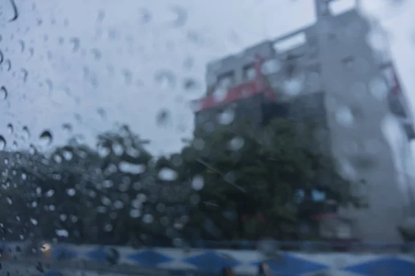 Gotas Chuva Caindo Vidro Borrões Abstratos Imagem Estoque Monção Kolkata — Fotografia de Stock