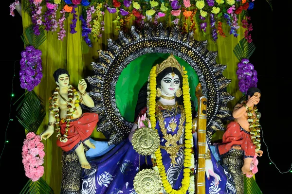 Gudinnan Saraswatis Idol Dyrkas Natten Färgrikt Ljus Hinduisk Gudinna Howrah — Stockfoto