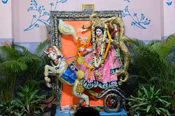 Vackert Dekorerad Pandal Natten Att Dyrka Gudinnan Saraswati Hindu Gudinna — Stockfoto