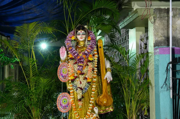 Immunitet Bogini Saraswati Jest Czczony Pandalu Tymczasowej Świątyni Nocy Kolorowe — Zdjęcie stockowe
