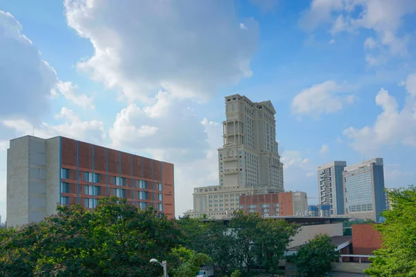 印度西孟加拉邦加尔各答 2019年7月20日 背景为蓝天白云的Itc Sonar Bangla酒店 加尔各答著名的五星级顶级豪华酒店 — 图库照片