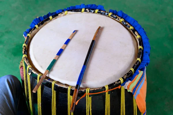 Dhaaks Een Muziekinstrument Worden Bespeeld Tijdens Het Durga Puja Festival — Stockfoto