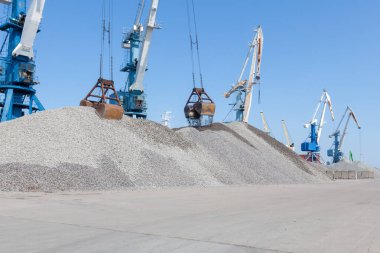 Endüstriyel terminale gemi yükleme ve boşaltma