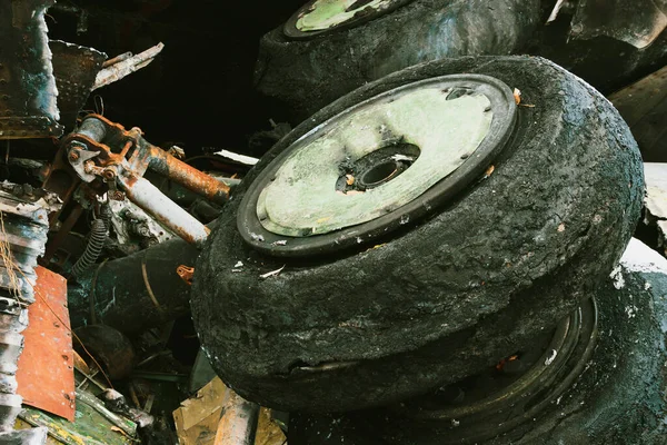 Plane Wreckage Parts Fuselage Landing Gear Wheel Burned Broken Aircraft — Stock Photo, Image