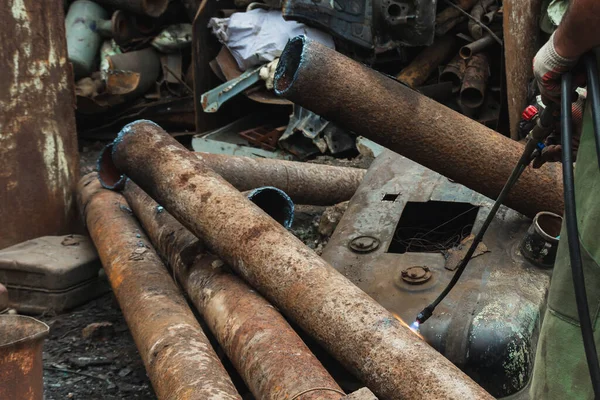 Stocznia Złomowa Cięcie Używanych Rur Sprzętem Gazowym Metal Recyklingu — Zdjęcie stockowe