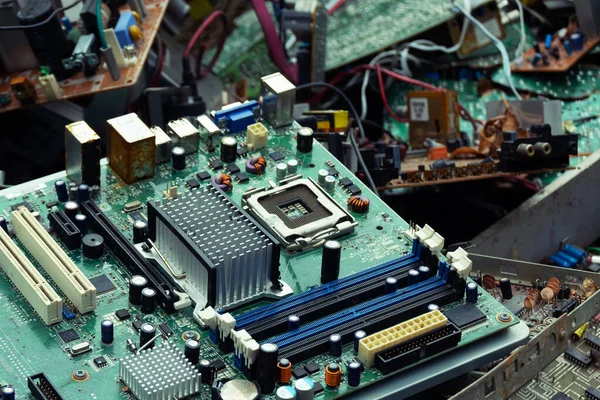 Oude Computer Chip Vuilnisbak Een Autokerkhof — Stockfoto