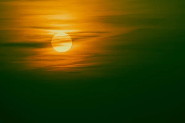 Восход Солнца Великолепный Летний Солнечный Пейзаж Яркий Пикник Облаком Оранжевом — стоковое фото