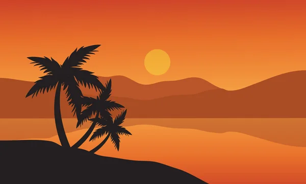 Boom palm bomen silhouet op zonsondergang tropisch strand — Stockvector