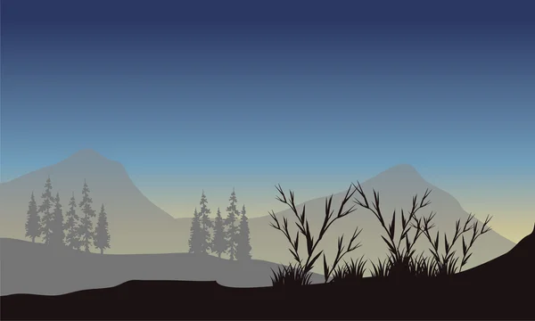 Paisaje montaña con niebla — Vector de stock