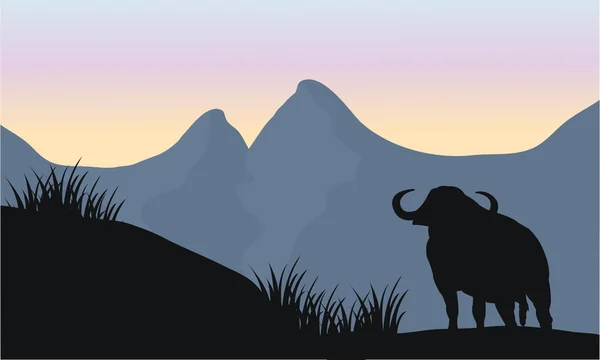 Een stier silhouet van landschap — Stockvector