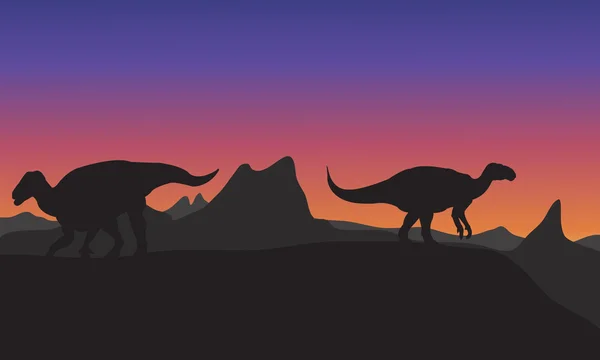 Silhouette von Leguanodon in Hügeln — Stockvektor