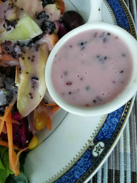 Healthy Food Fruit Vegetable Salad Blueberries Dragon Fruit Tomatoes Mushrooms — Stock Photo, Image