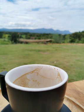 Çay seremonisi masada.