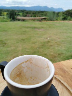 Çay seremonisi masada.