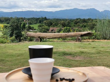 Çay seremonisi masada.