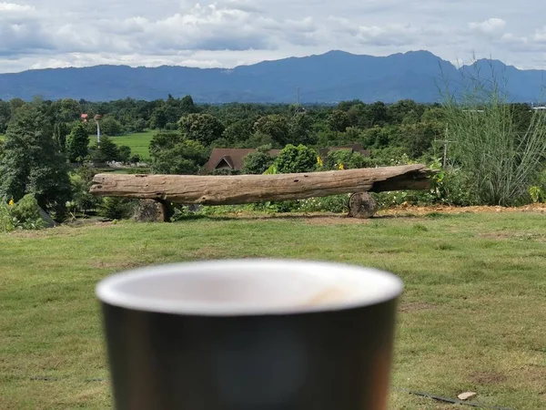 Çay seremonisi masada.