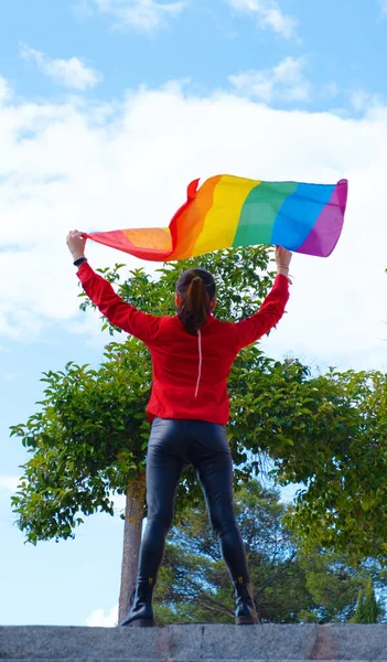 Transgenderová Dívka Maskou Gayské Vlajky Autentické Nebinární Osoby Gay Pride — Stock fotografie