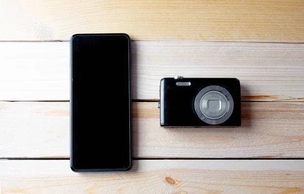 Overhead Shot Compact Photographic Camera Wooden Table Next Smartphone Mobile — 스톡 사진