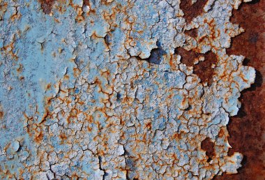 metal doku üzerinde mavi kırık boya