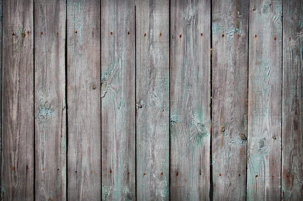 Trä palissad bakgrund. Närbild på grå och gröna planket paneler. — Stockfoto