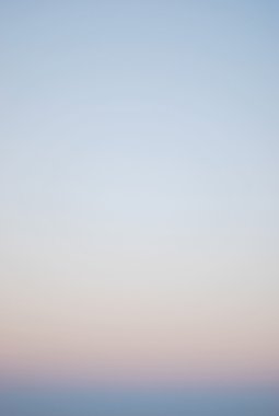 Gökyüzü. Üstümüzdeki mavi gökyüzü genişlik.