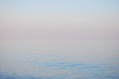 Gökyüzü. Üstümüzdeki mavi gökyüzü genişlik.