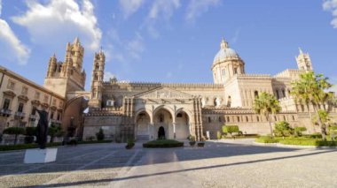 Palermo Katedrali 'nin zaman aşımı. İtalya, Palermo' da güneşli bir yaz günü.