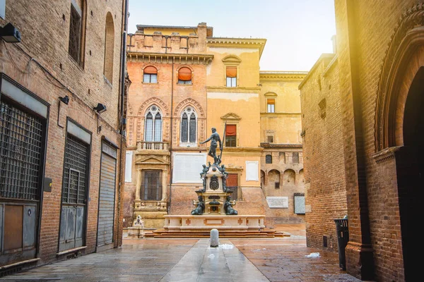 Neptun Szökőkút Bologna Olaszország Középkori Tégla Város Boltívekkel Napkelte — Stock Fotó