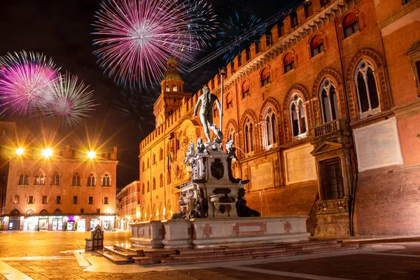 Fuegos Artificiales Celebración Para Año Nuevo Sobre Estatua Neptuno Bolonia — Foto de Stock