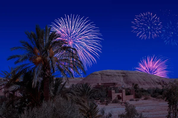 Fas 'ın Atlas Dağı' ndaki Kasbah Ait Ben Haddou 'da yeni yıl kutlamaları. 1987 'den kalma UNESCO Dünya Mirası Bölgesi. Bir an, yılın son gecesinde. Noel atmosferi. 