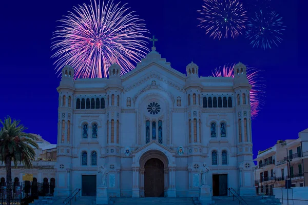 Fuochi Artificio Celebrativi Durante Anno Nuovo Sopra Cattedrale Reggio Calabria — Foto Stock