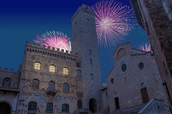 Torre Medieval Primer Plano Fuegos Artificiales Celebración Para Año Nuevo — Foto de Stock