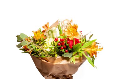 Çiçek buketi Mao Zedong ile kırmızı güller 20, 1 Çin kağıt para birimi Yuan renmin bigonları izole beyaz arka planda