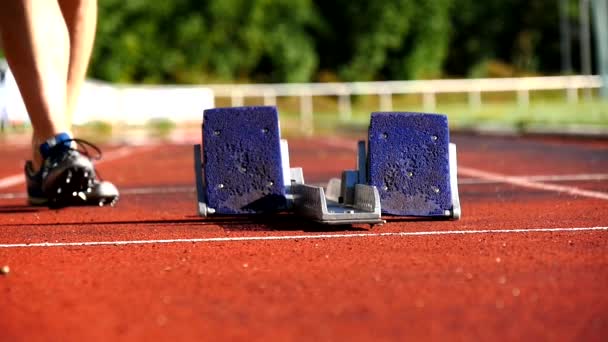 Inicio del sprint en pista y campo — Vídeos de Stock