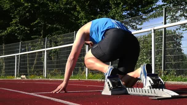 Sprint départ en piste et sur le terrain — Video