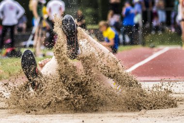 Weitsprung der Leichtathletik içinde