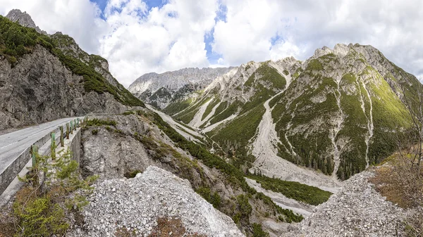 Passtrasse zum Hahntenjoch in den Tiroler Alpen — Stock Fotó