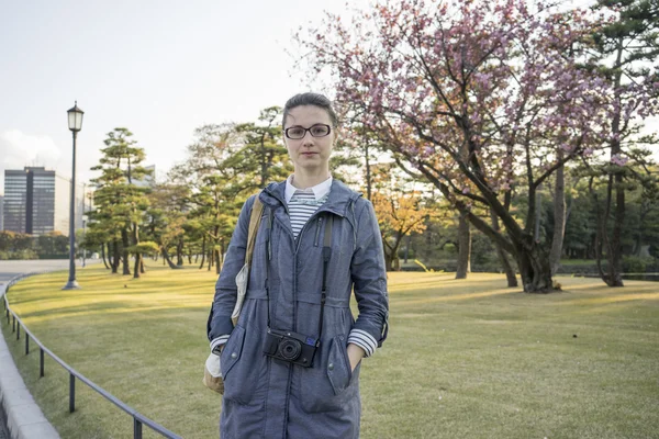 公園で少女 ロイヤリティフリーのストック写真