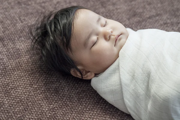 Spädbarn baby sover — Stockfoto