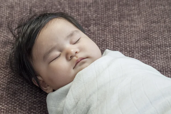 Spädbarn baby sover — Stockfoto