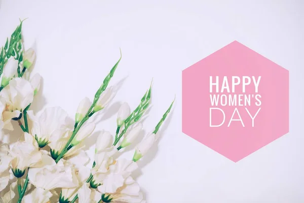 Ευτυχισμένο Μήνυμα Της Ημέρας Των Γυναικών Λουλούδια Μπουκέτο Στο Λευκό — Φωτογραφία Αρχείου